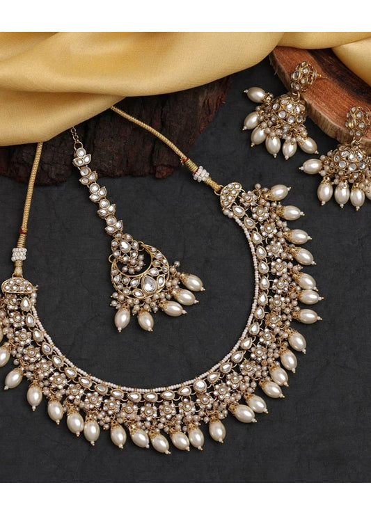 White Festival Wear Kundan Necklace Set 383087