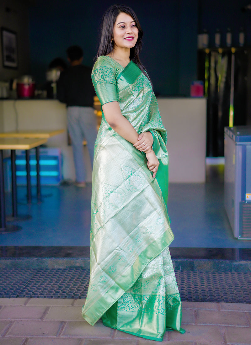 Kanchipuram Silk Green Festive Wear Weaving Work Saree 386356
