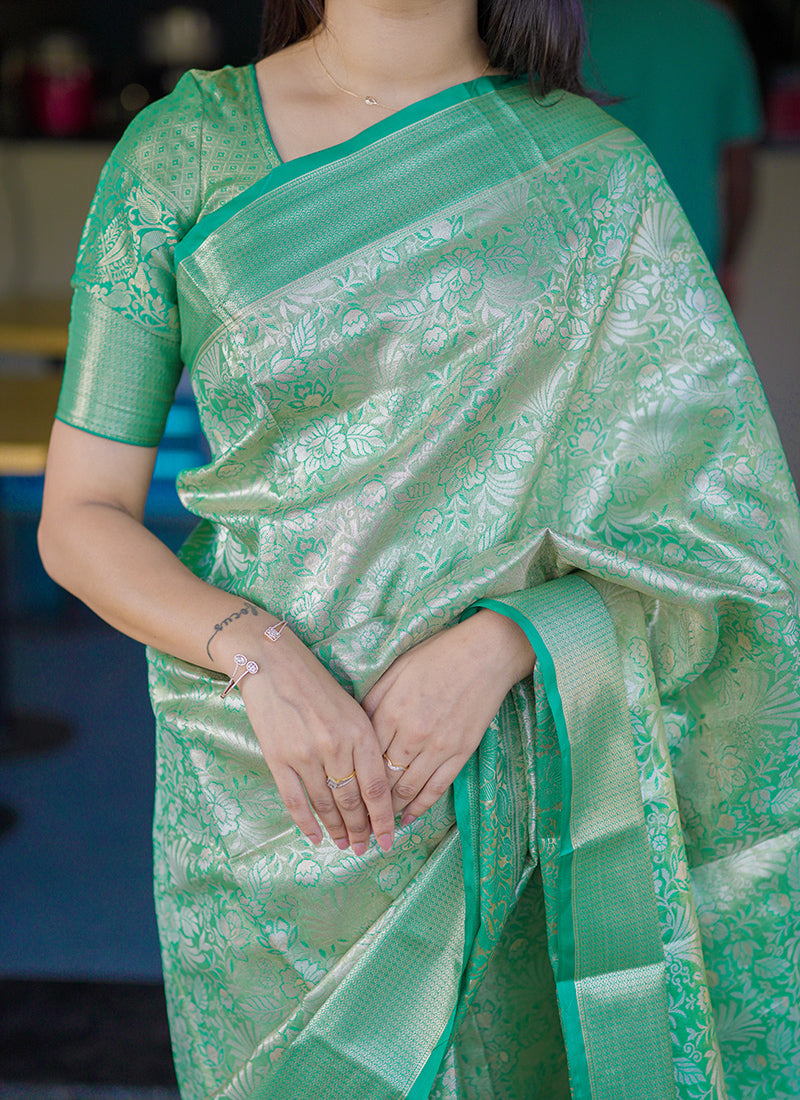 Kanchipuram Silk Green Festive Wear Weaving Work Saree 386356