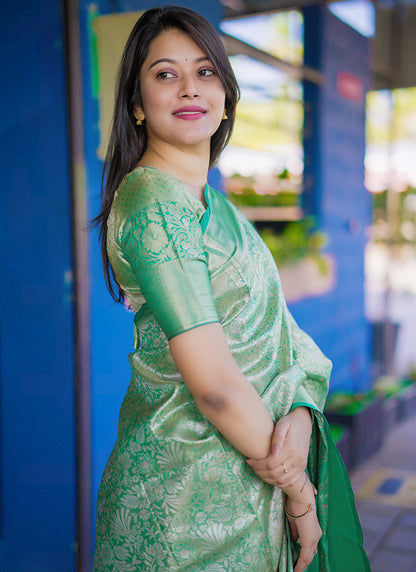 Kanchipuram Silk Green Festive Wear Weaving Work Saree 386356